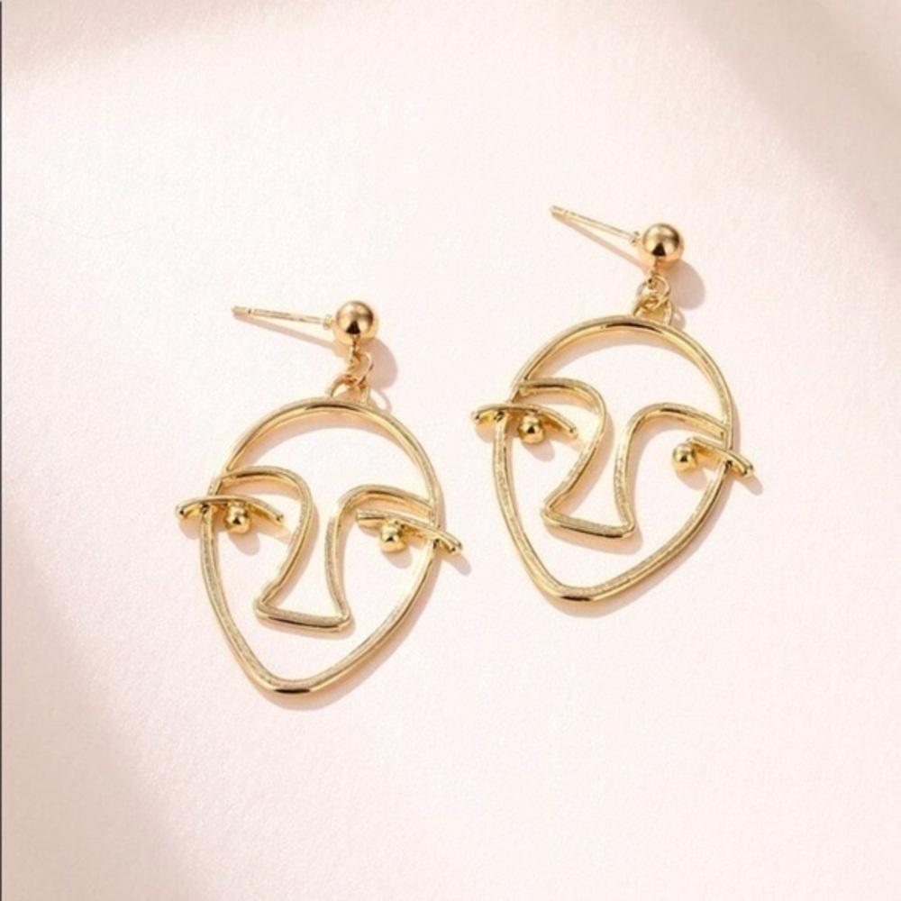 3$30 💛 Abstract Face Earrings